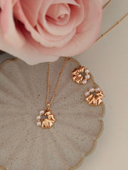 Retro Pearl Necklace