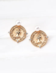 Queen's Natural Pearl Stud Earrings
