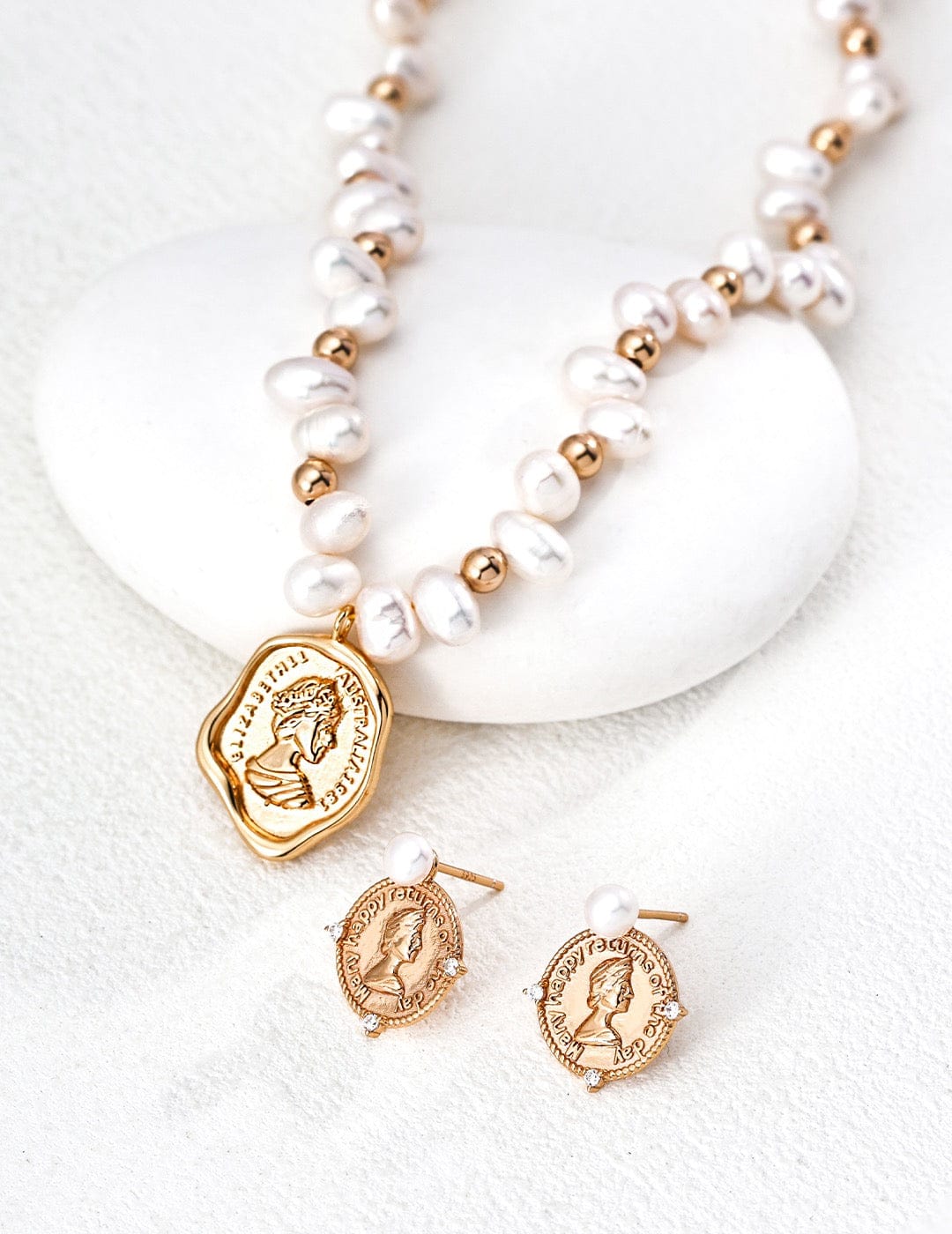 Queen's Natural Pearl Necklace